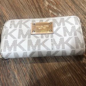 Michael Kora white And tan zip up wallet